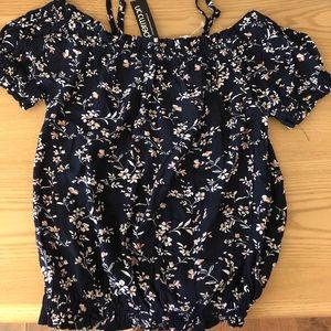 Floral off the shoulder top(BRAND NEW)